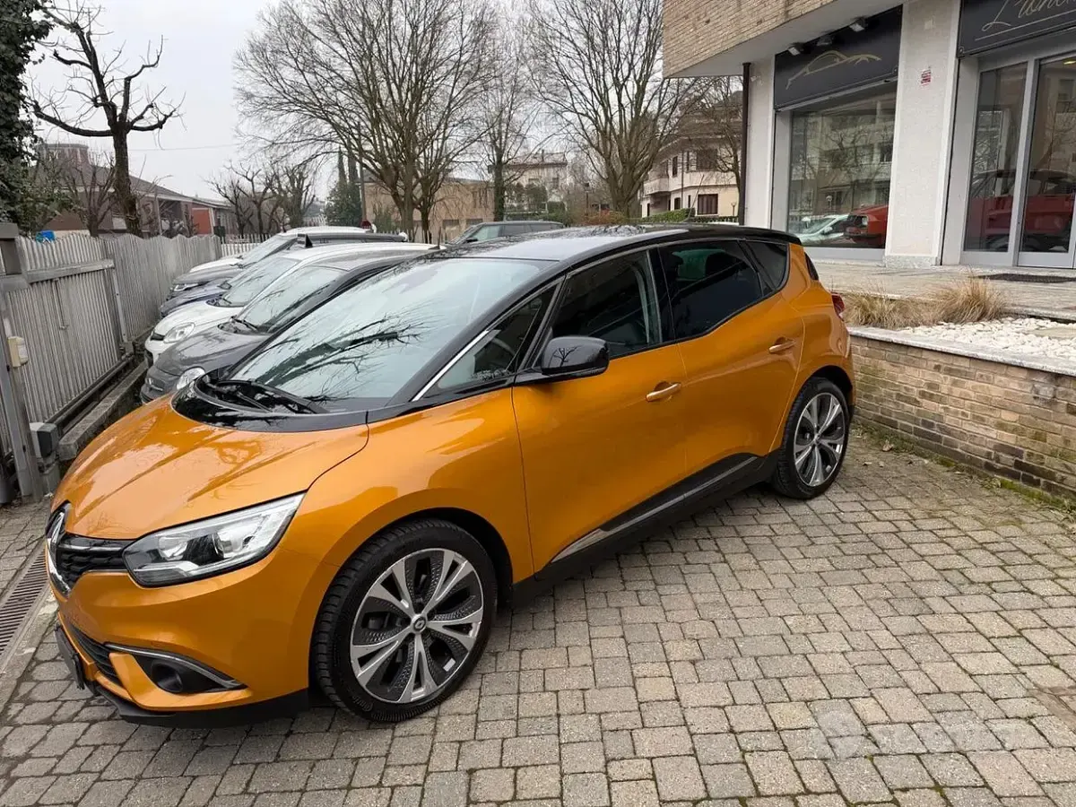 Usata Renault Scénic IV 110 CV (80 kW) 2017 Giallo Monovolume