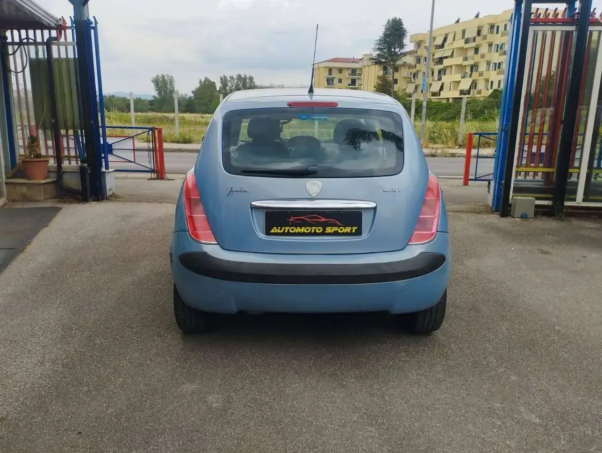 Usata Lancia Ypsilon 69 CV (50 kW) 2004 Blu/azzurro Utilitaria