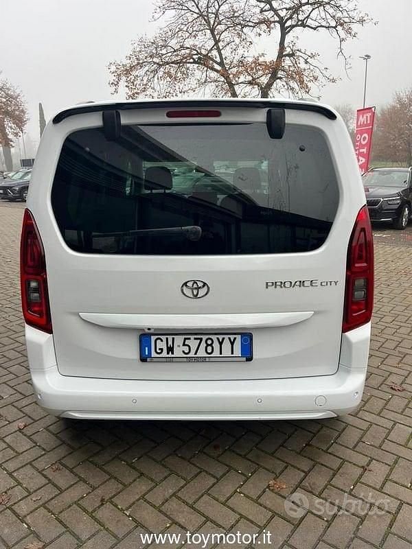 Gebraucht Toyota Proace Verso City 131 PS (96 kW) 2024 Weiß Kombi