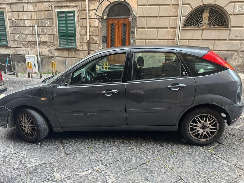 Usata Ford Focus 115 CV (84 kW) 2001 Grigio Berlina