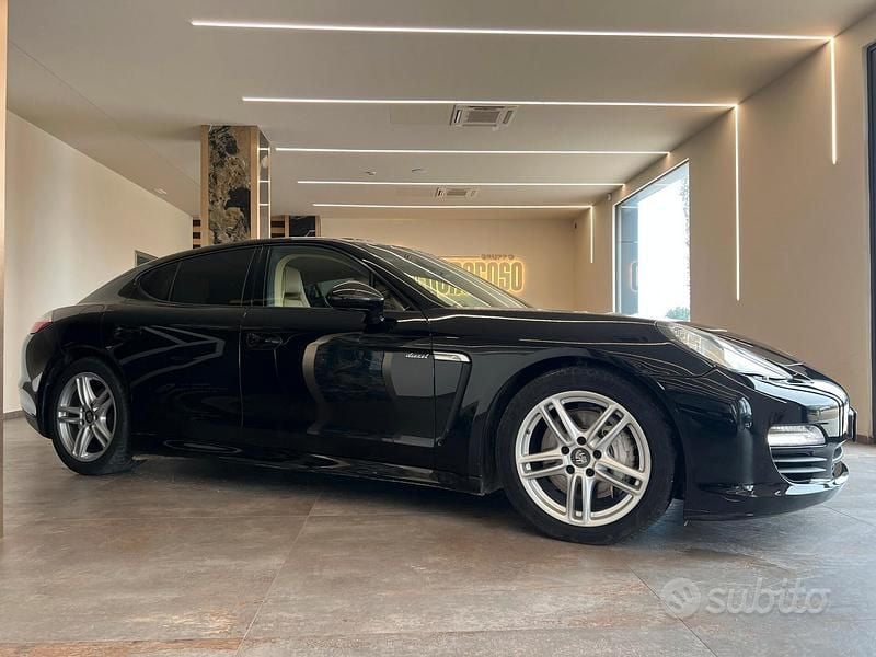 Usata Porsche Panamera 250 CV (183 kW) 2012 Nero Utilitaria