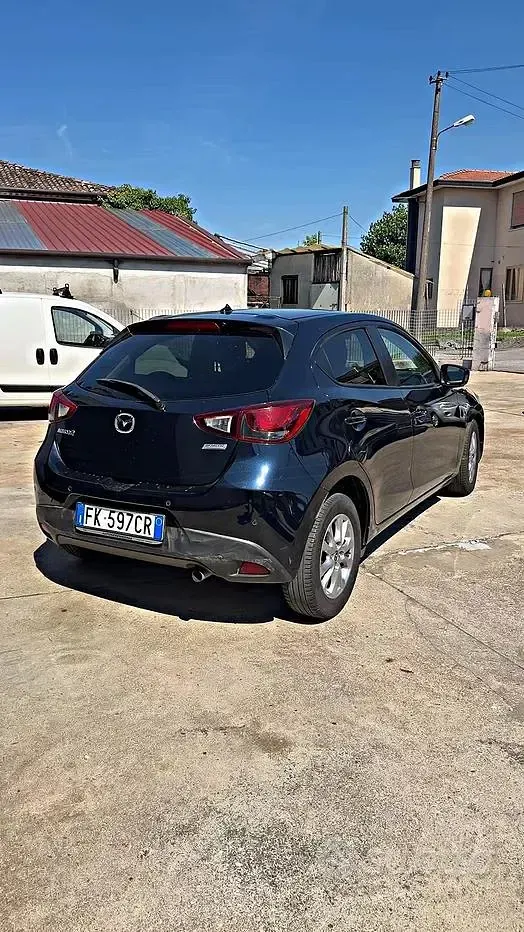 Usata Mazda 2 Exceed 75 CV (55 kW) 2017 Blu Berlina