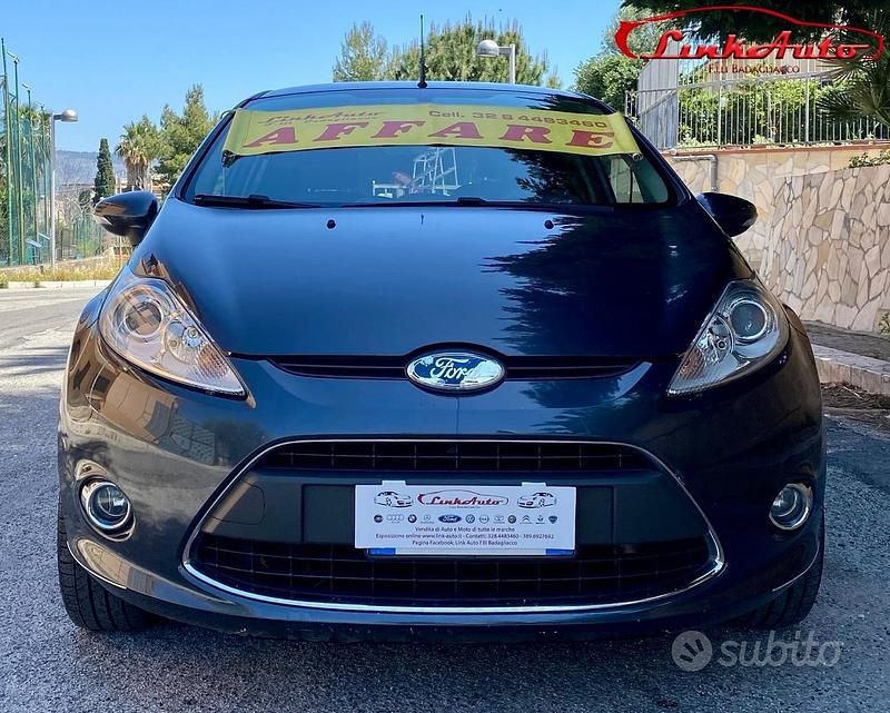 Usata Ford Fiesta Titanium 97 CV (71 kW) 2010 Blu Utilitaria