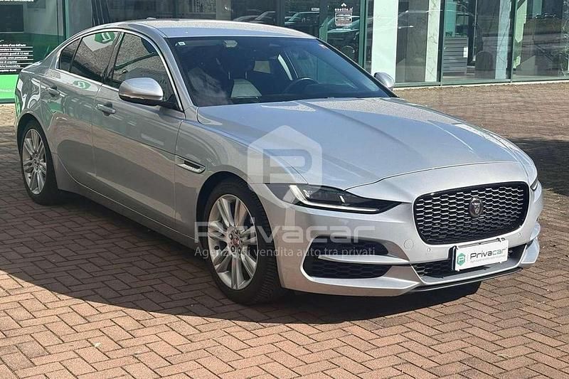Usata Jaguar XE SE 250 CV (183 kW) 2023 Grigio Berlina