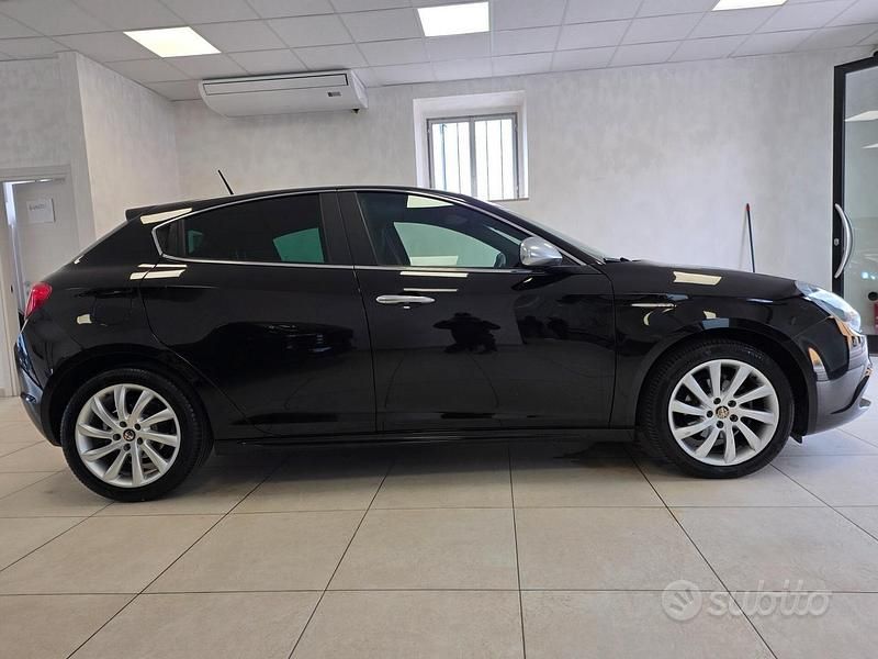 Usata Alfa Romeo Giulietta Distinctive 105 CV (77 kW) 2011 Marrone Utilitaria