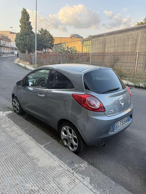 Usata 2010 Ford Ka Tre volumi | 3500 € (Ottimo prezzo) - Immagine 1/4