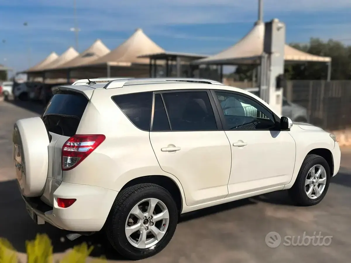 Usata Toyota RAV4 150 CV (110 kW) 2010 Bianco SUV