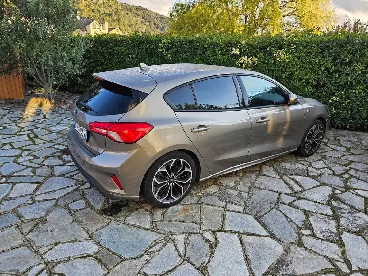 Usata Ford Focus 120 CV (88 kW) 2019 Marrone Berlina