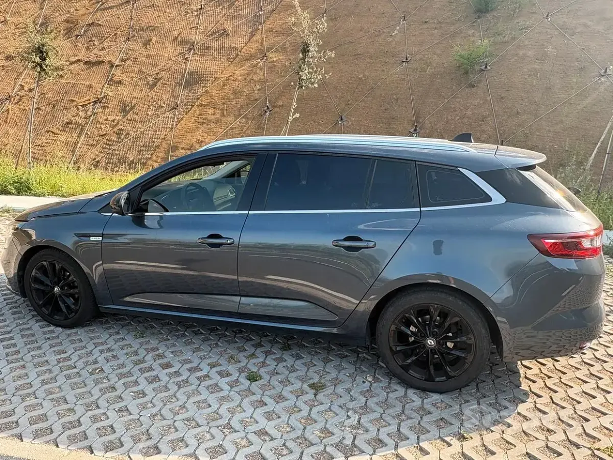 Usata Renault Mégane GrandTour 110 CV (80 kW) 2018 Grigio Station wagon