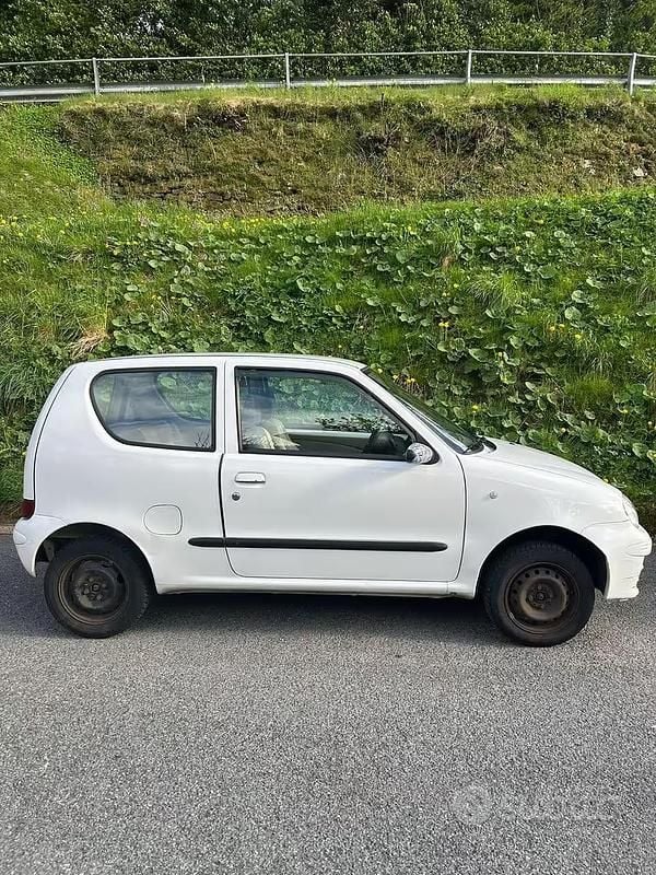 Usata Fiat 600 54 CV (39 kW) 2010 Bianco Utilitaria