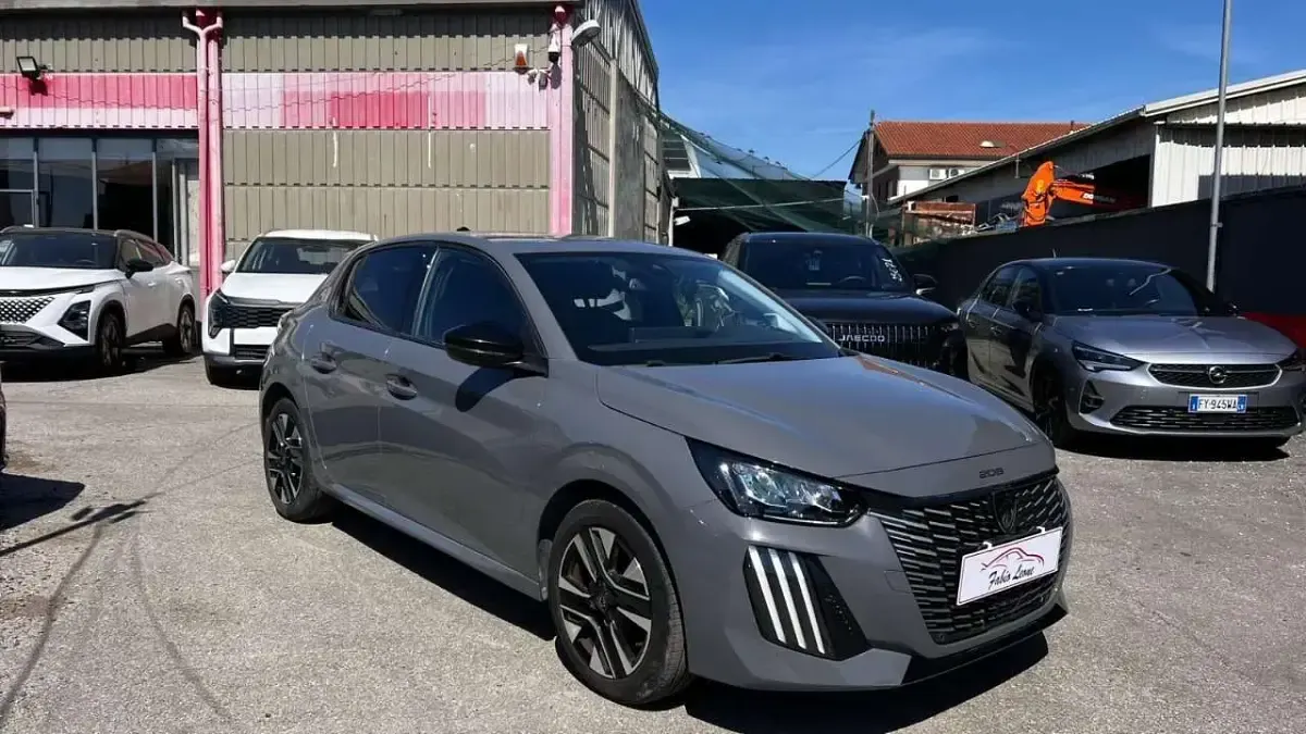 Usata Peugeot 208 Allure 101 CV (74 kW) 2024 Gray Utilitaria