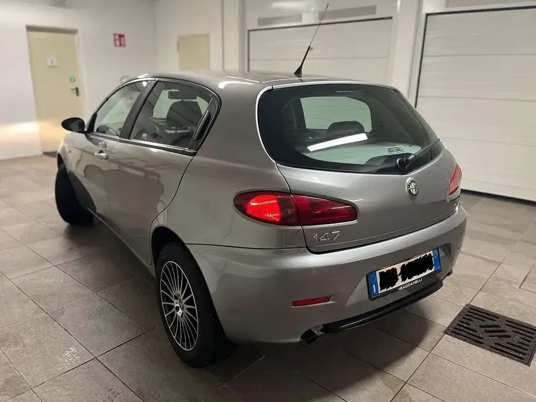 Usata Alfa Romeo 147 Progression 120 CV (88 kW) 2007 Grigio Utilitaria