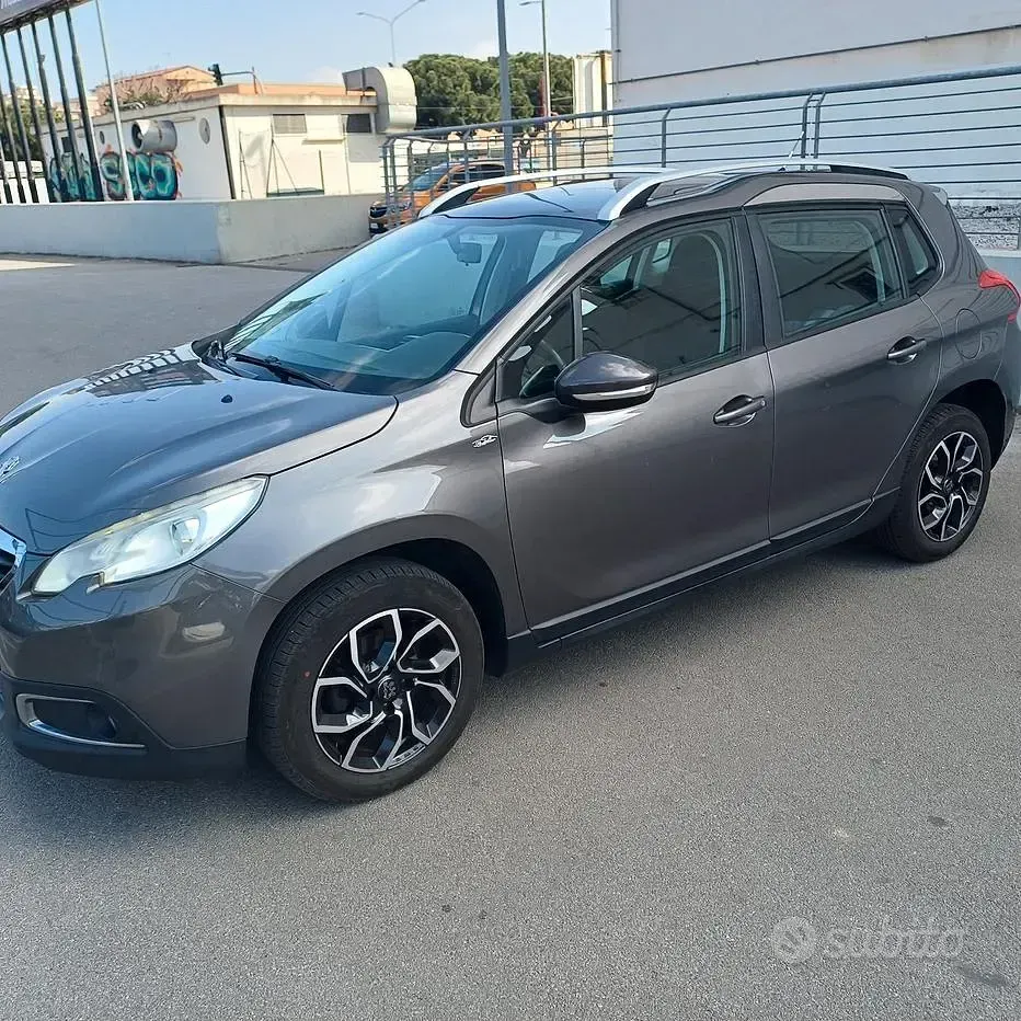Usata Peugeot 2008 Allure 92 CV (67 kW) 2015 Grigio SUV