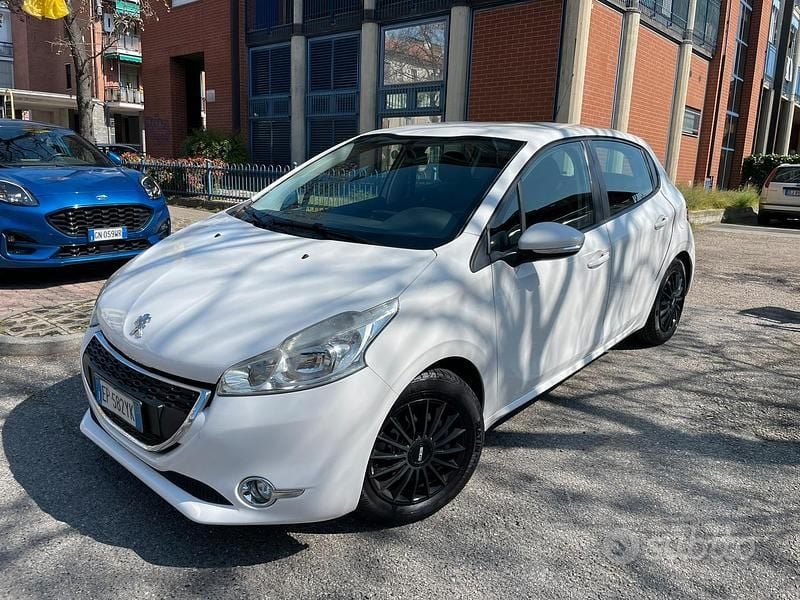 Usata Peugeot 208 68 CV (50 kW) 2013 Utilitaria
