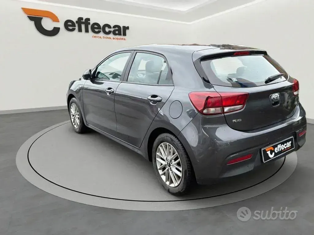 Usata Kia Rio 84 CV (61 kW) 2019 Grigio Berlina