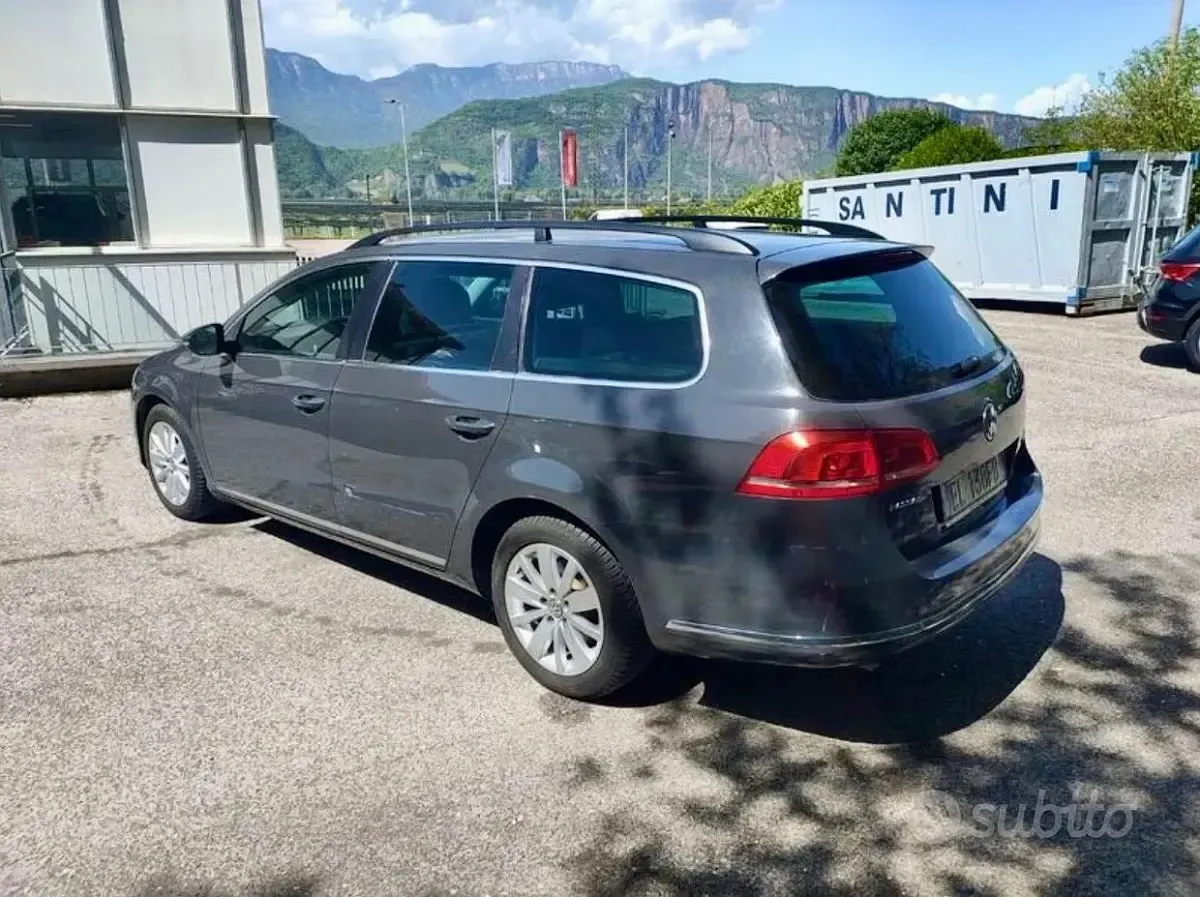 Usata VW Passat 105 CV (77 kW) 2011 Grigio Station wagon