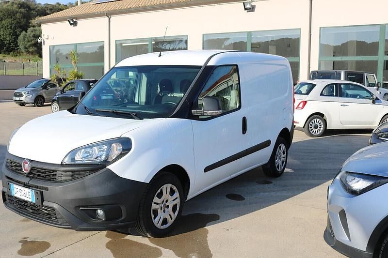 Usata Fiat Doblò 120 CV (88 kW) 2021 Bianco Monovolume
