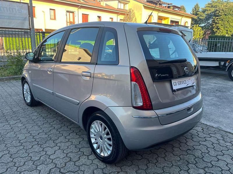 Usata Lancia Musa 95 CV (69 kW) 2012 Beige Monovolume