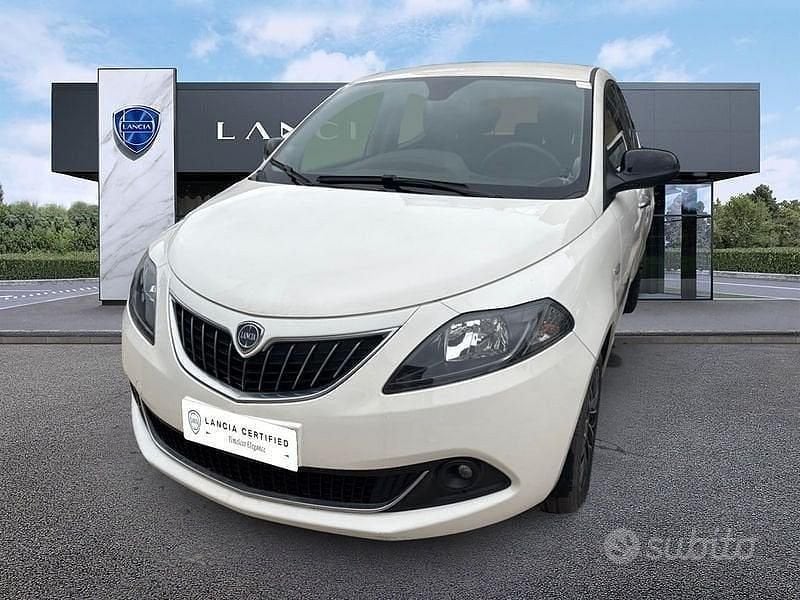Usata Lancia Ypsilon 70 CV (51 kW) 2024 Bianco Utilitaria