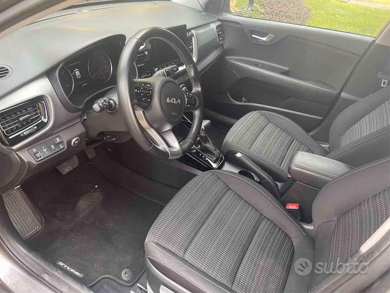 Usata Kia Stonic Style 101 CV (74 kW) 2023 Grigio SUV