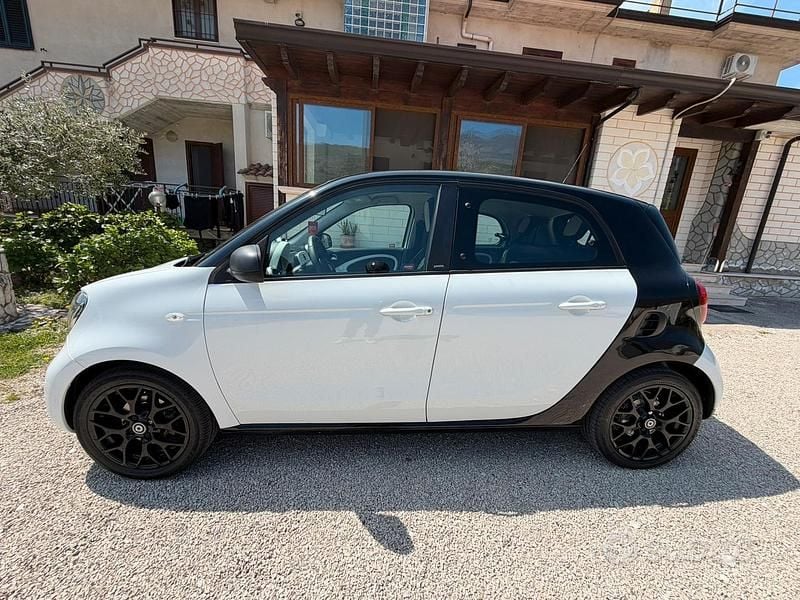 Usado Smart ForFour Passion 90 CV (66 kW) 2017 Blanco Utilitario