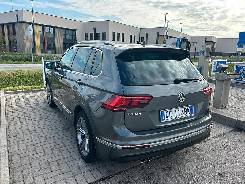 Usata VW Tiguan R-line 150 CV (110 kW) 2020 Grigio SUV