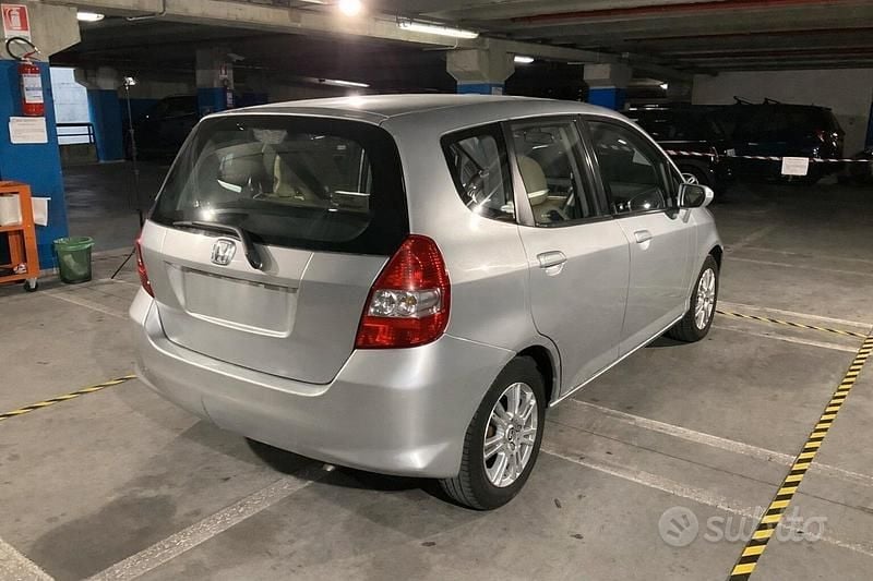 Usata Honda Jazz LS 83 CV (61 kW) 2006 Grigio Utilitaria