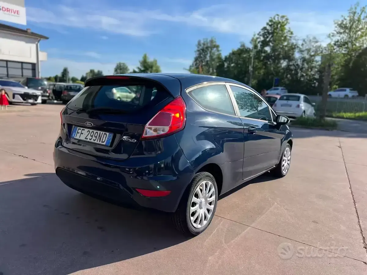 Usata Ford Fiesta Titanium 92 CV (67 kW) 2016 Blu Utilitaria