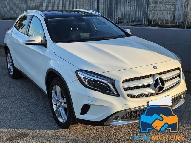 Usata Mercedes GLA200 136 CV (100 kW) 2016 Bianco SUV