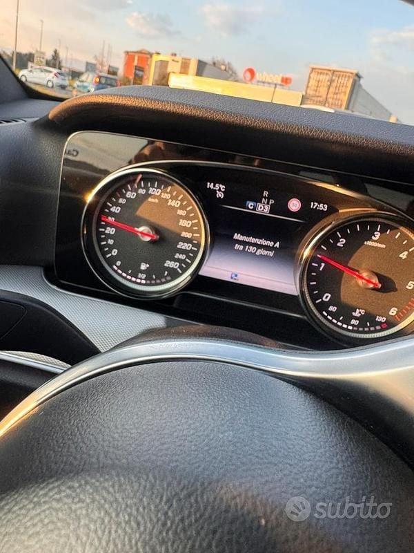 Usata Mercedes E220 184 CV (135 kW) 2019 Nero Berlina