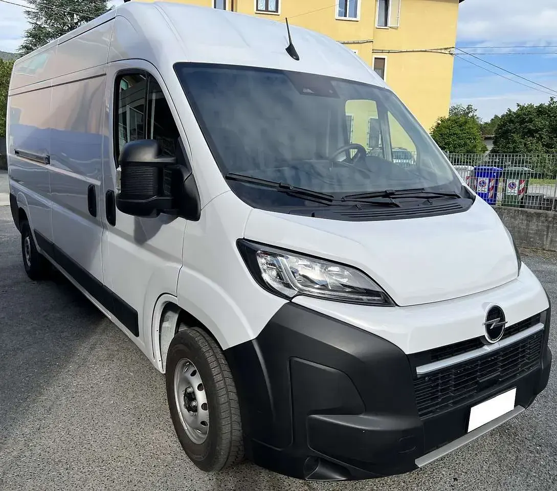 Usata Opel Movano 140 CV (102 kW) 2024 Bianco Furgone