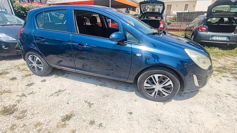 Usata Opel Corsa 74 CV (54 kW) 2011 Blu Berlina