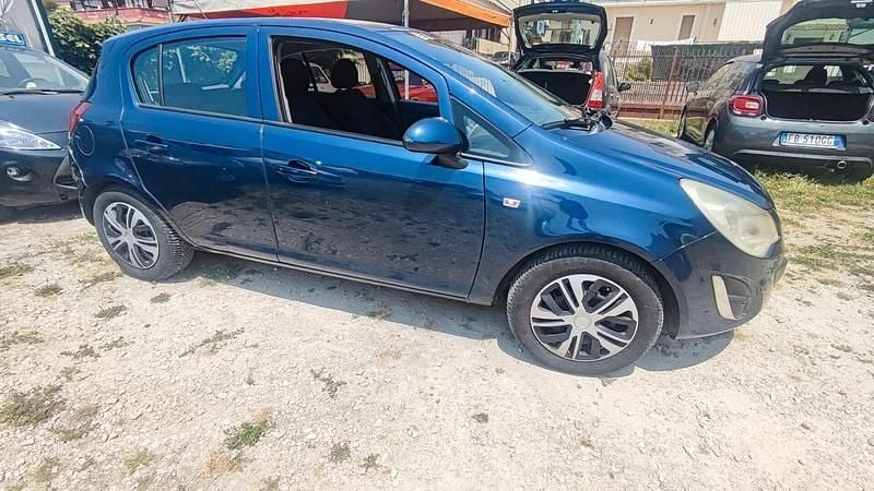 Blu Usata 2011 Opel Corsa Tre volumi | 2850 € (Ottimo prezzo) - Immagine 1/4