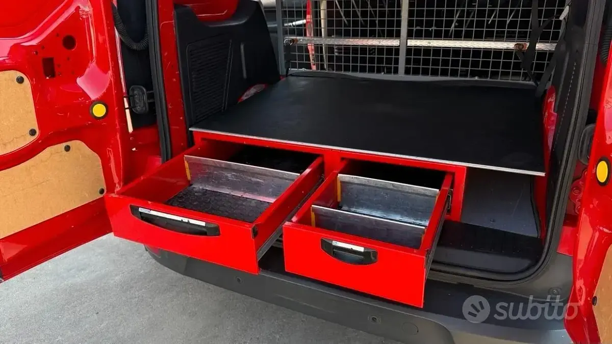Usata Ford Transit Connect Trend 120 CV (88 kW) 2017 Rosso Monovolume