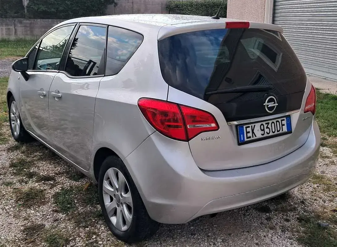 Usata Opel Meriva 95 CV (69 kW) 2011 Grigio Monovolume