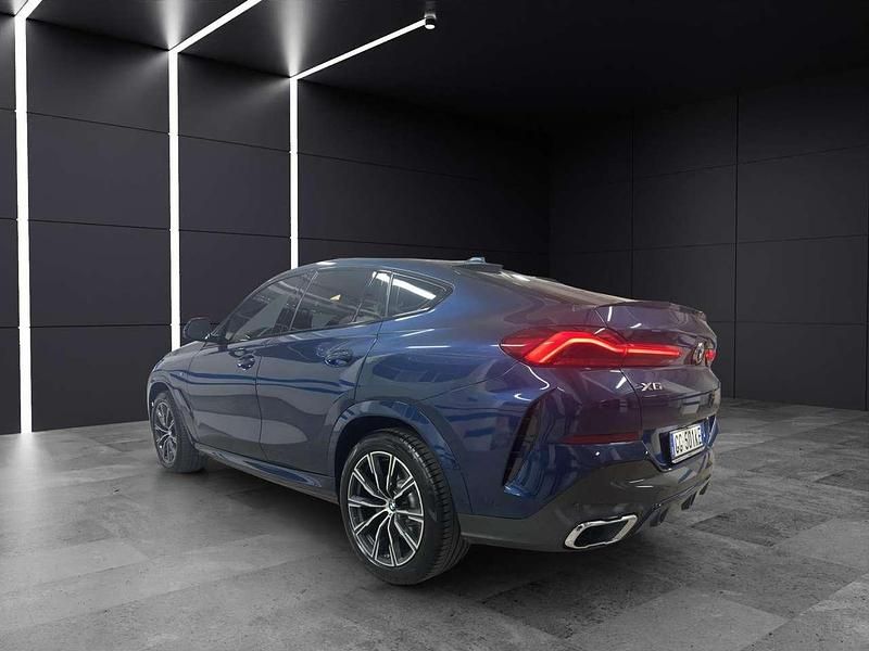 Usata BMW X6 M Sport 333 CV (244 kW) 2021 Phytonicblau metallic SUV
