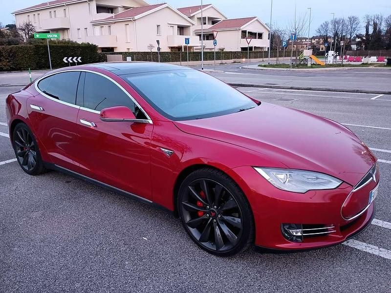 Usata Tesla Model S 514 kW (700 CV) 2015 Rosso Utilitaria