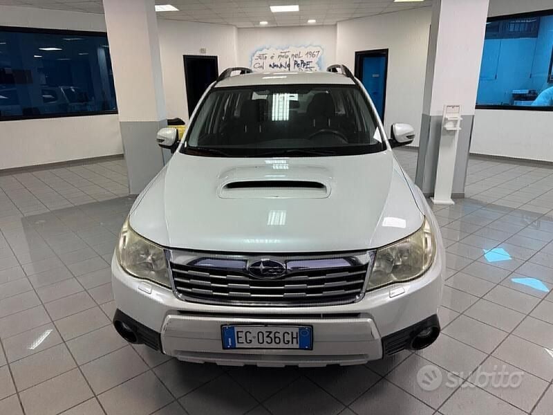 Bianco Usata 2011 Subaru Forester SUV | 3999 € (Buon prezzo) - Immagine 1/4
