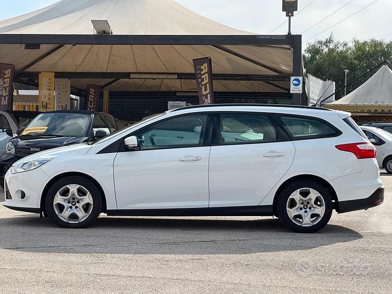 Usata Ford Focus 100 CV (73 kW) 2014 Bianco Station wagon