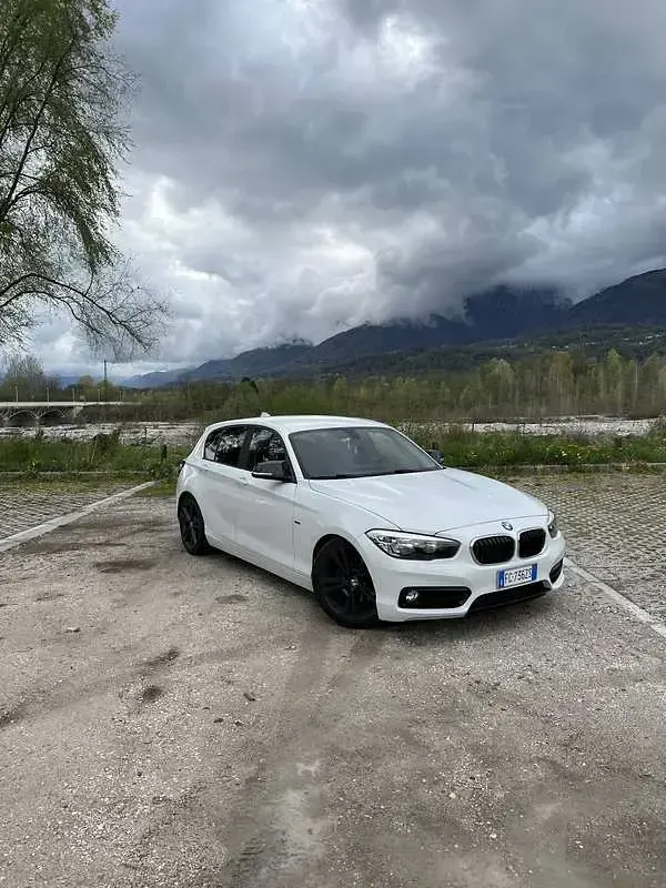 Usata BMW 120 Sport Line 190 CV (139 kW) 2016 Utilitaria