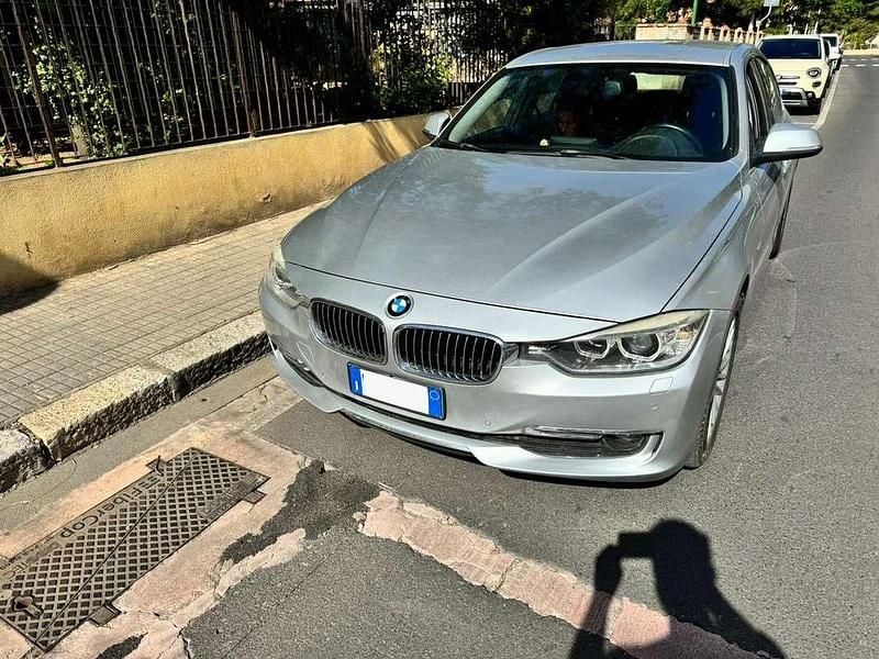 Usata BMW 320 Luxury Line 185 CV (136 kW) 2012 Argento Berlina