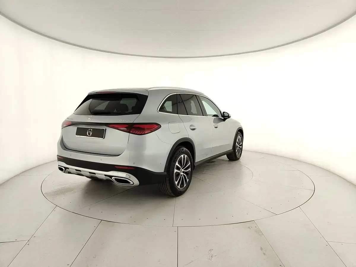 Usado Mercedes GLC200 Advanced 163 CV (119 kW) 2025 Plateado SUV