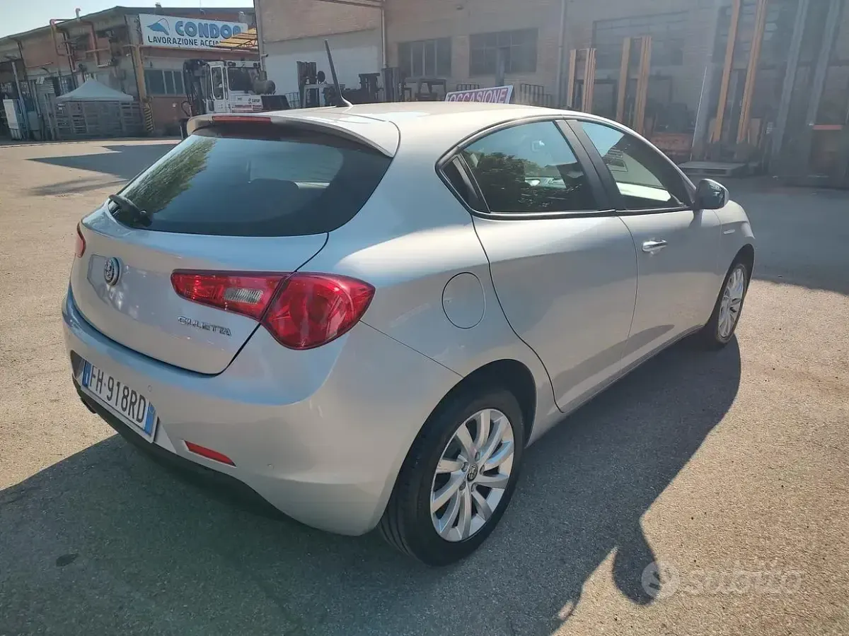 Usata Alfa Romeo Giulietta Super 120 CV (88 kW) 2017 Grigio Utilitaria