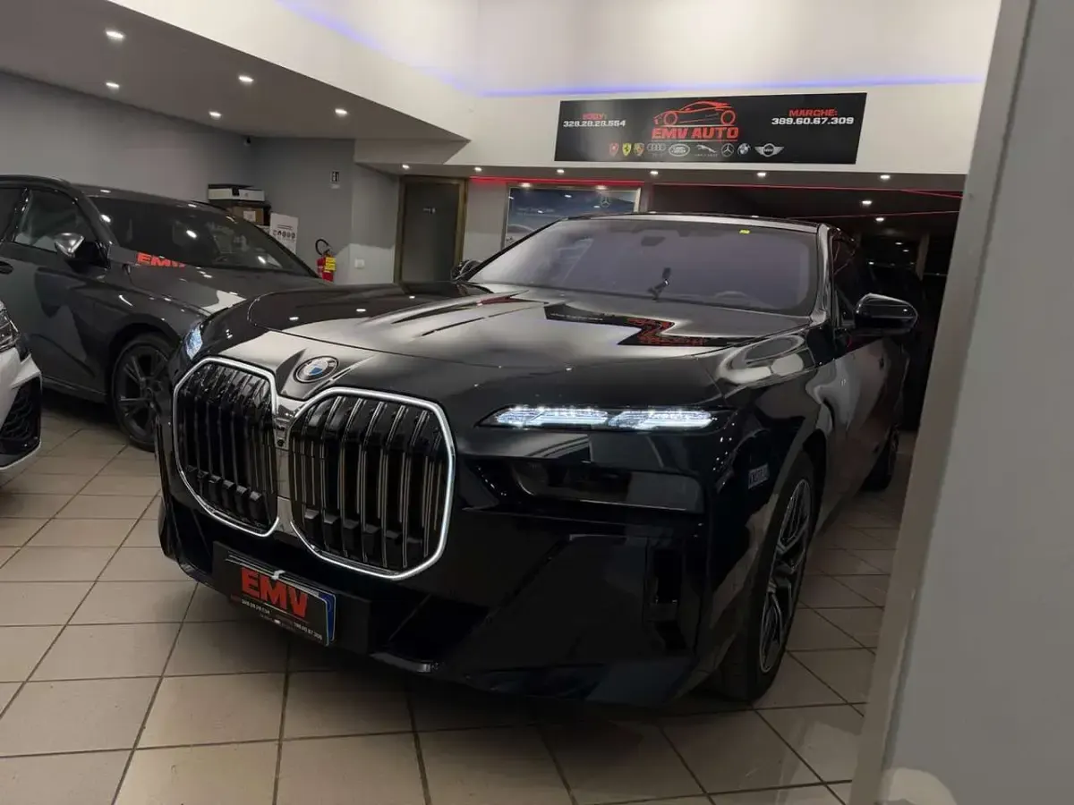 Usata BMW 740 M Sport 286 CV (210 kW) 2025 Blu/azzurro Berlina