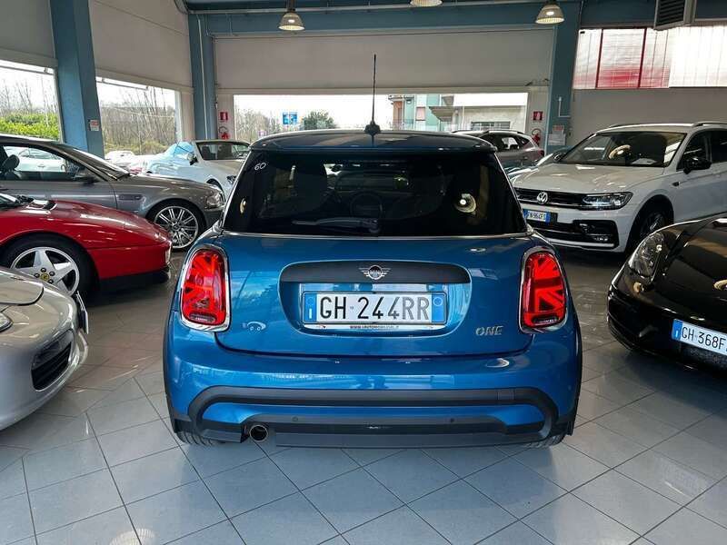 Usata Mini ONE Essential 75 CV (55 kW) 2022 Blu/azzurro Utilitaria