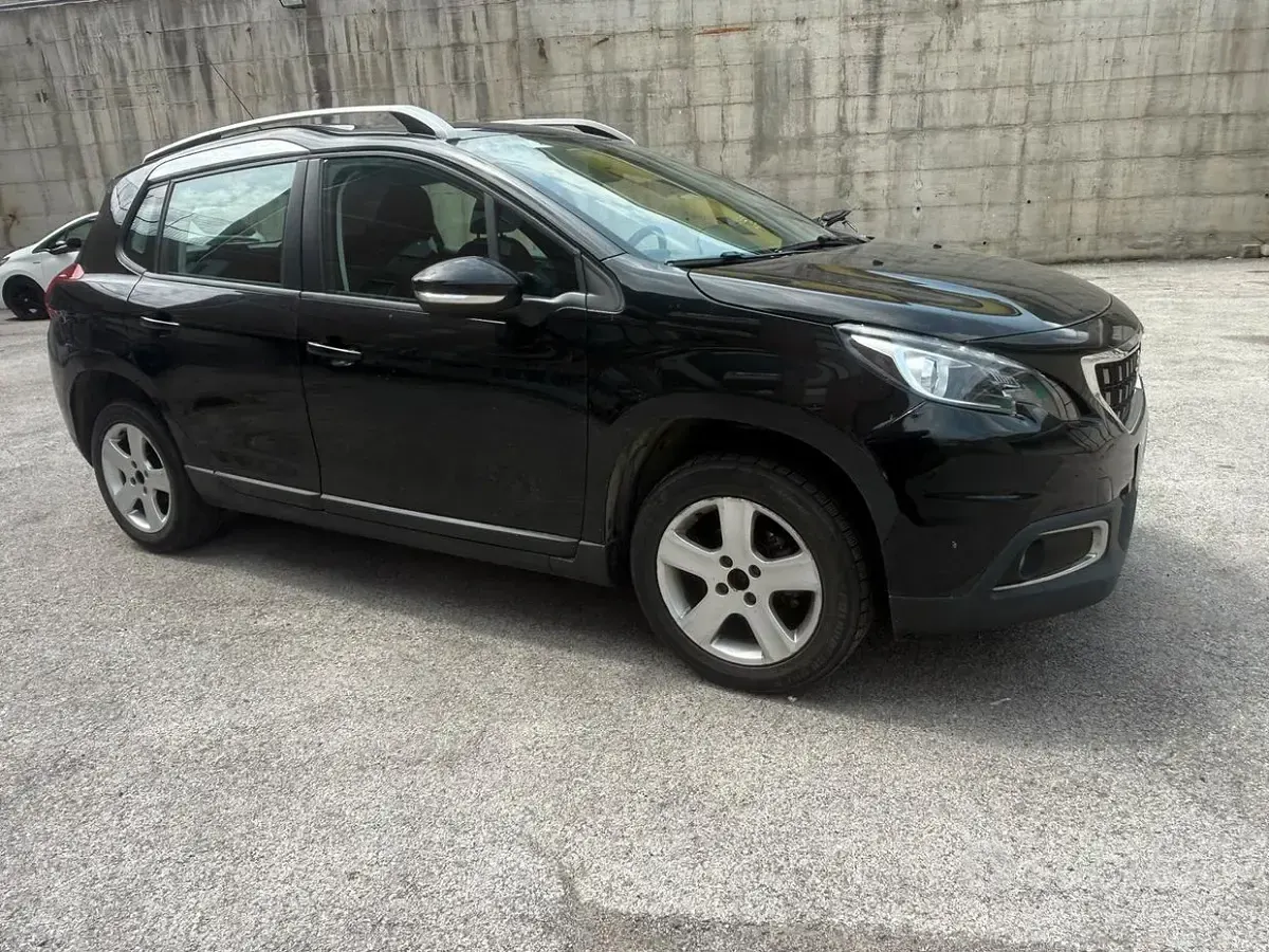 Gebraucht Peugeot 2008 83 PS (61 kW) 2019 Schwarz SUV