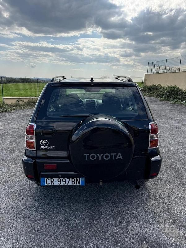 Usata Toyota RAV4 115 CV (84 kW) 2005 Nero SUV