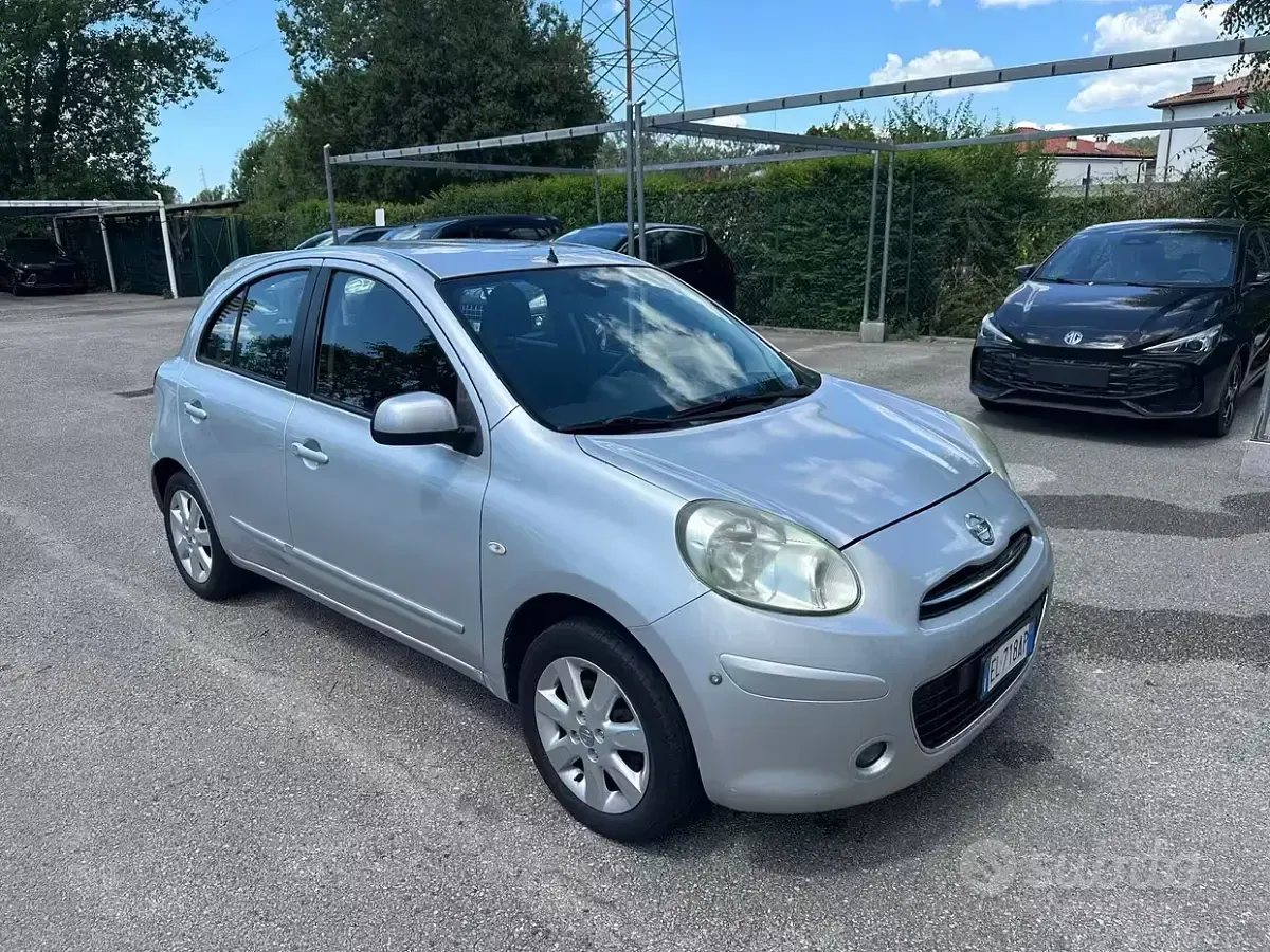 Usata Nissan Micra Tekna 80 CV (58 kW) 2012 Grigio Utilitaria