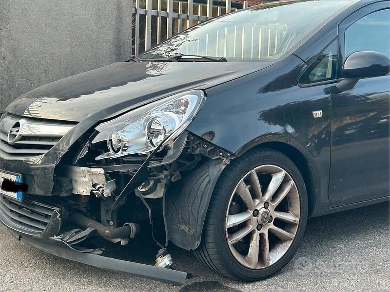 Usata Opel Corsa Sport 90 CV (66 kW) 2010 Nero Utilitaria
