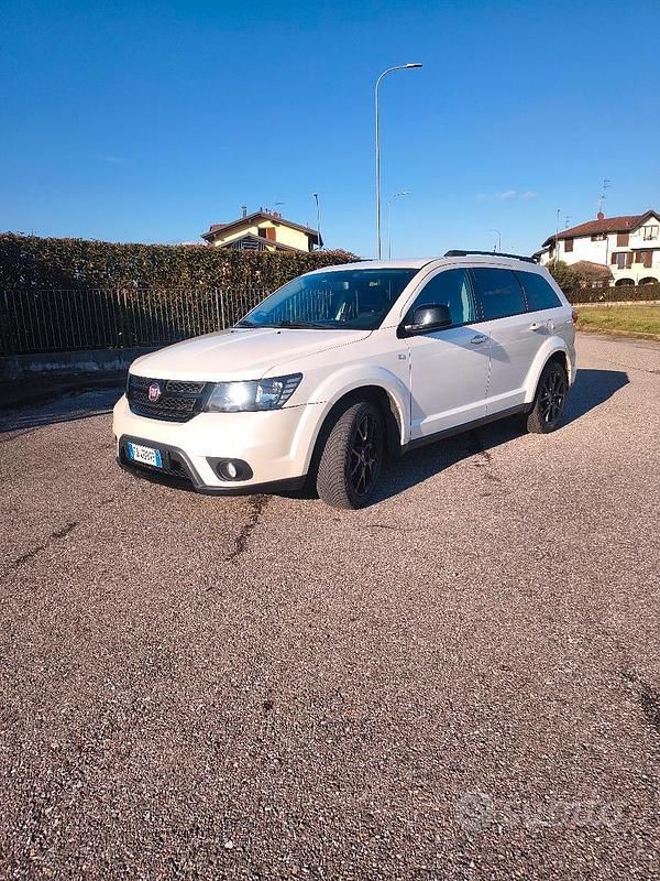 Usata Fiat Freemont Black Code 170 CV (125 kW) 2015 Bianco SUV